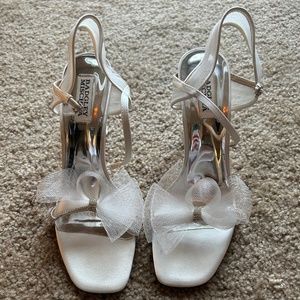 Badgley Mischka Peep Toe White Satin Heels Tulle Bows and Crystals Size 8.5